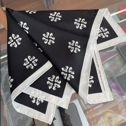 PAÑUELO NEGRO ESTAMPADO...