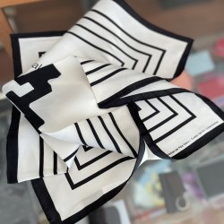 PAÑUELO CLARO ESTAMPADO...