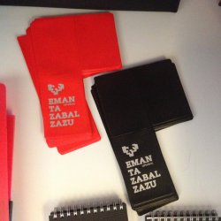 FUNDA PORTACARNET UPV/EHU ROJO